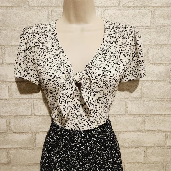 Cece Flirty Summer Dress - Picture 2 of 9